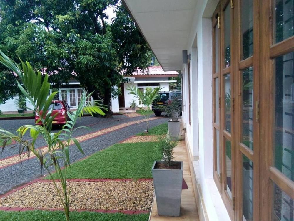 Nirmala Hotel And Restaurant Polonnaruwa Buitenkant foto