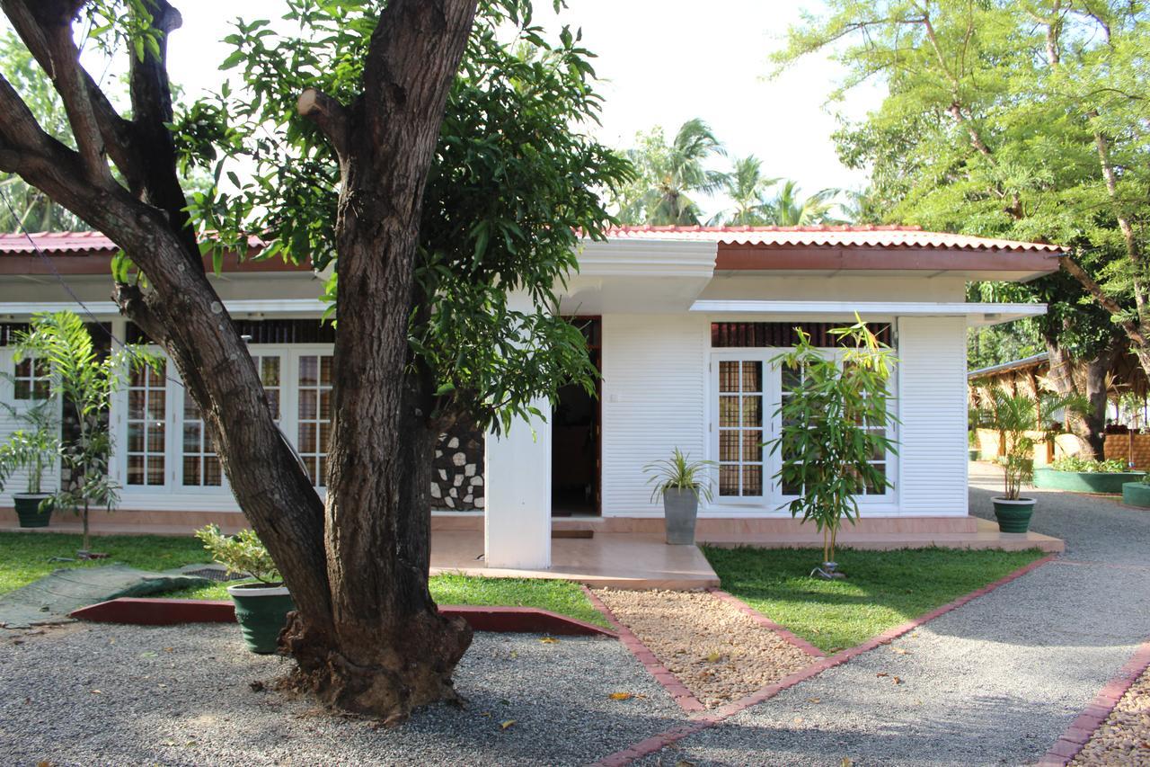 Nirmala Hotel And Restaurant Polonnaruwa Buitenkant foto