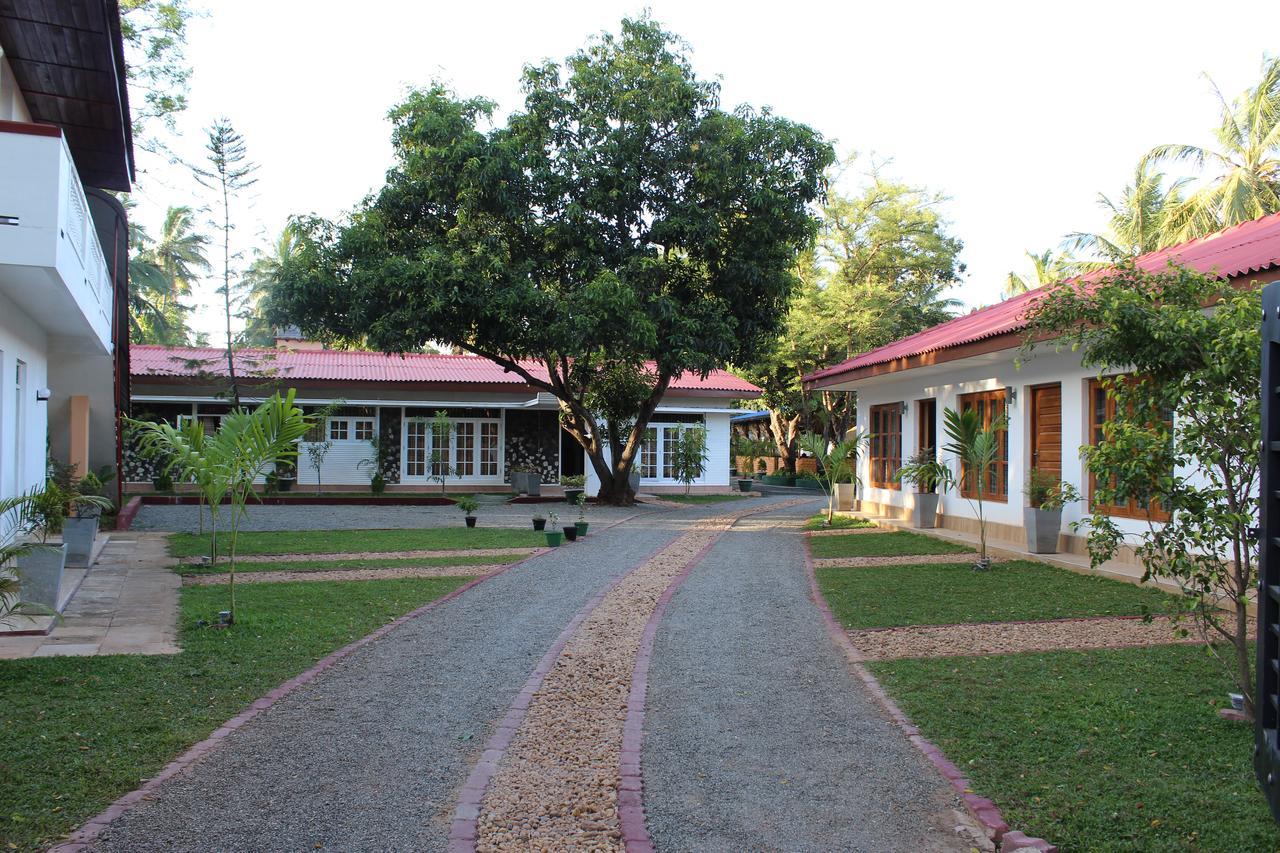 Nirmala Hotel And Restaurant Polonnaruwa Buitenkant foto