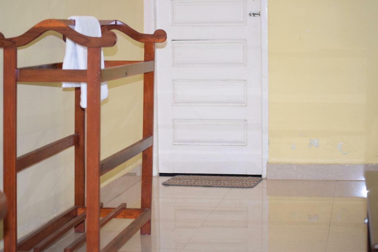 Nirmala Hotel And Restaurant Polonnaruwa Buitenkant foto
