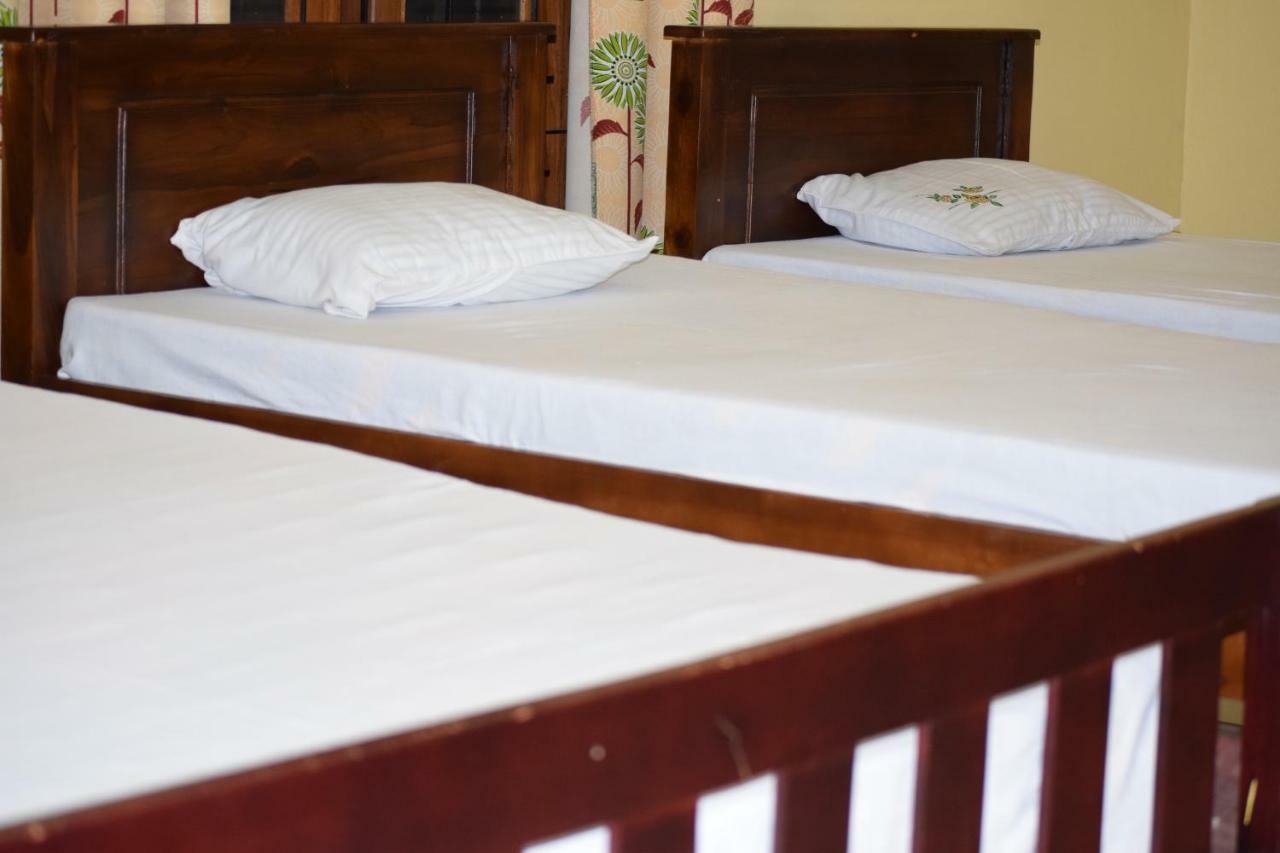 Nirmala Hotel And Restaurant Polonnaruwa Buitenkant foto
