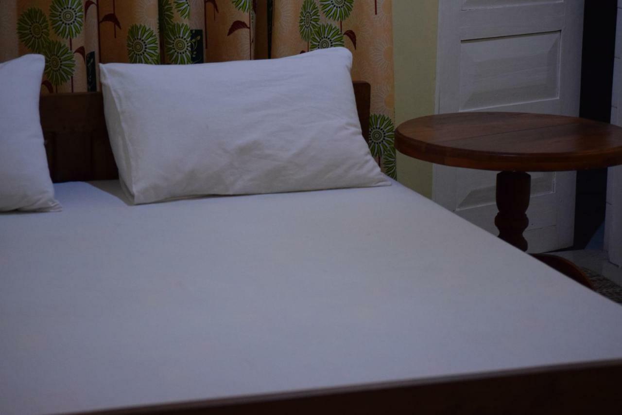 Nirmala Hotel And Restaurant Polonnaruwa Buitenkant foto